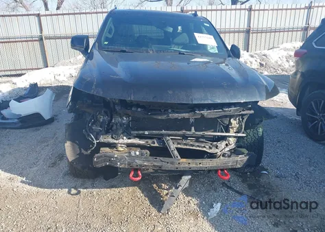 2022 Chevrolet Tahoe 4Wd Z71 z USA, uszkodzony, nr VIN 1GNSKPKD3NR177647